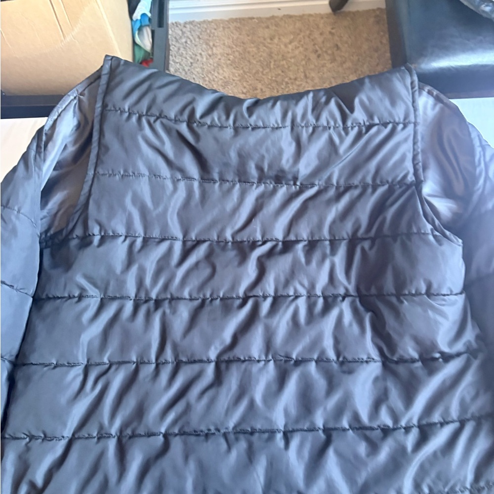 GAP Charcoal Quilted Vest - Picture 5 of 6